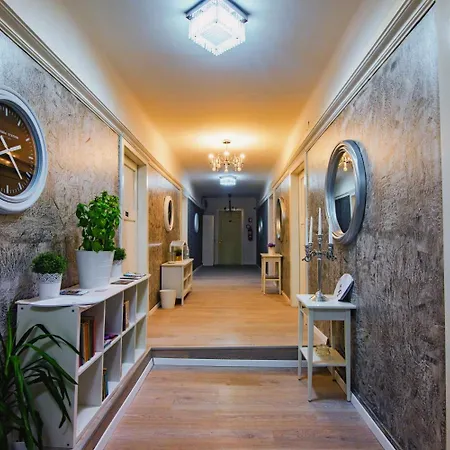 Mama's And Papa's Luxury Split