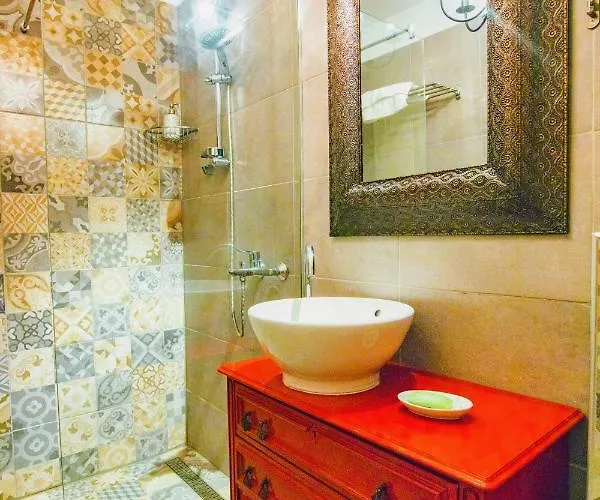 Гостевой дом Mama's And Papa's Luxury 4*