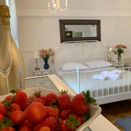 Mama's And Papa's Luxury Guest house 3*