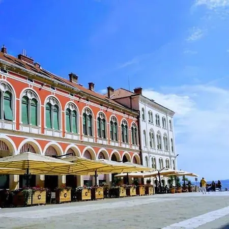 Guest house Mama's And Papa's Luxury 3*